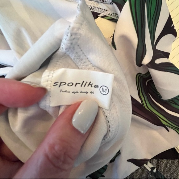 Sporlike NWT V-Neck Ruffle One Piece Swimsuit Women’s Size Medium Bathing Suit - Picture 8 of 11